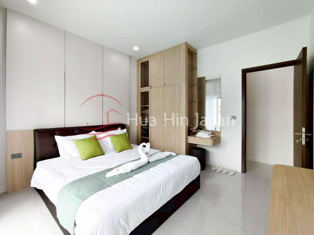 Central Location!  Newly Completed Fully Furnished Villa on Soi 102, just 1 km from BluPort Mall, Hua Hin for Sale - Soi 102 - photo 5