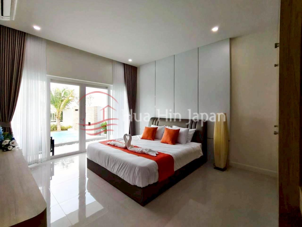 Central Location!  Newly Completed Fully Furnished Villa on Soi 102, just 1 km from BluPort Mall, Hua Hin for Sale - Soi 102 - photo 3