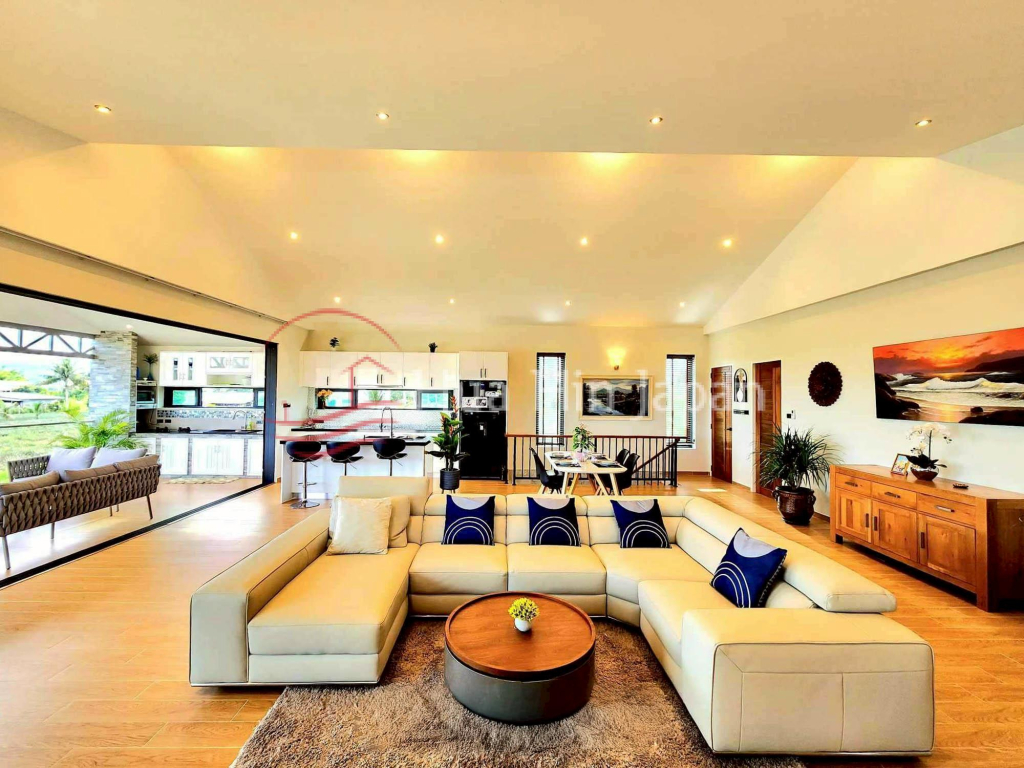 Spacious 4-Bedroom Villa for Sale in Soi 112, Hua Hin South - Hua Hin - photo 12