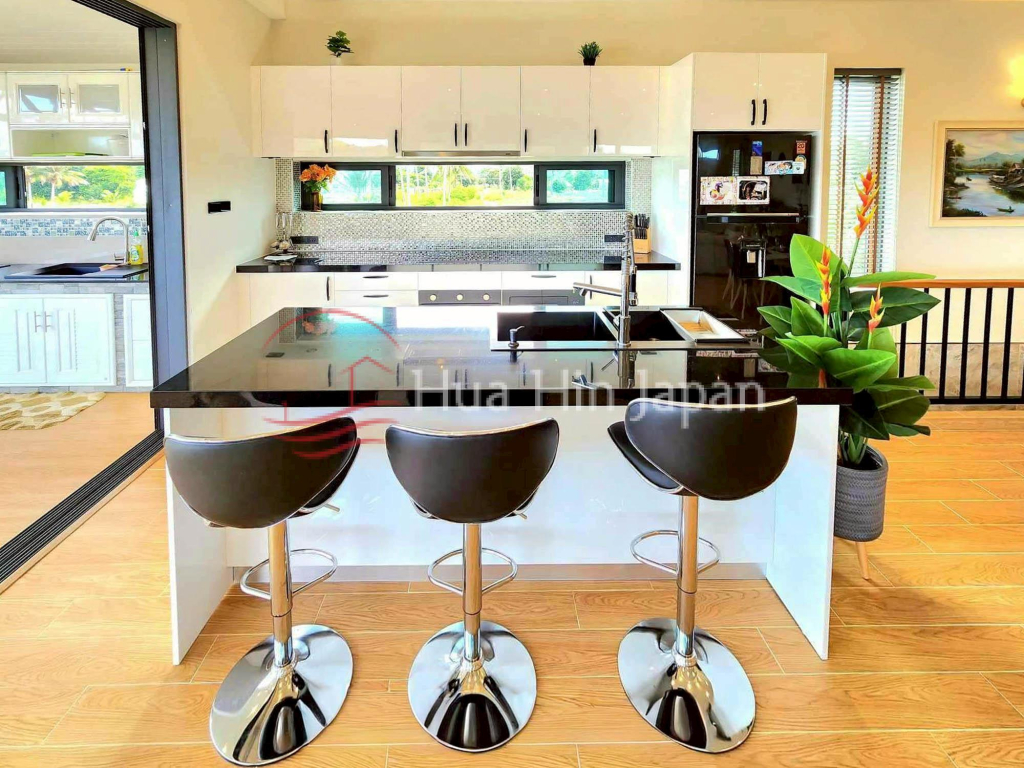 Spacious 4-Bedroom Villa for Sale in Soi 112, Hua Hin South - Hua Hin - photo 6