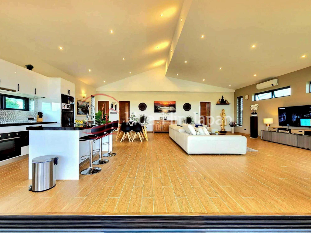 Spacious 4-Bedroom Villa for Sale in Soi 112, Hua Hin South - Hua Hin - photo 4