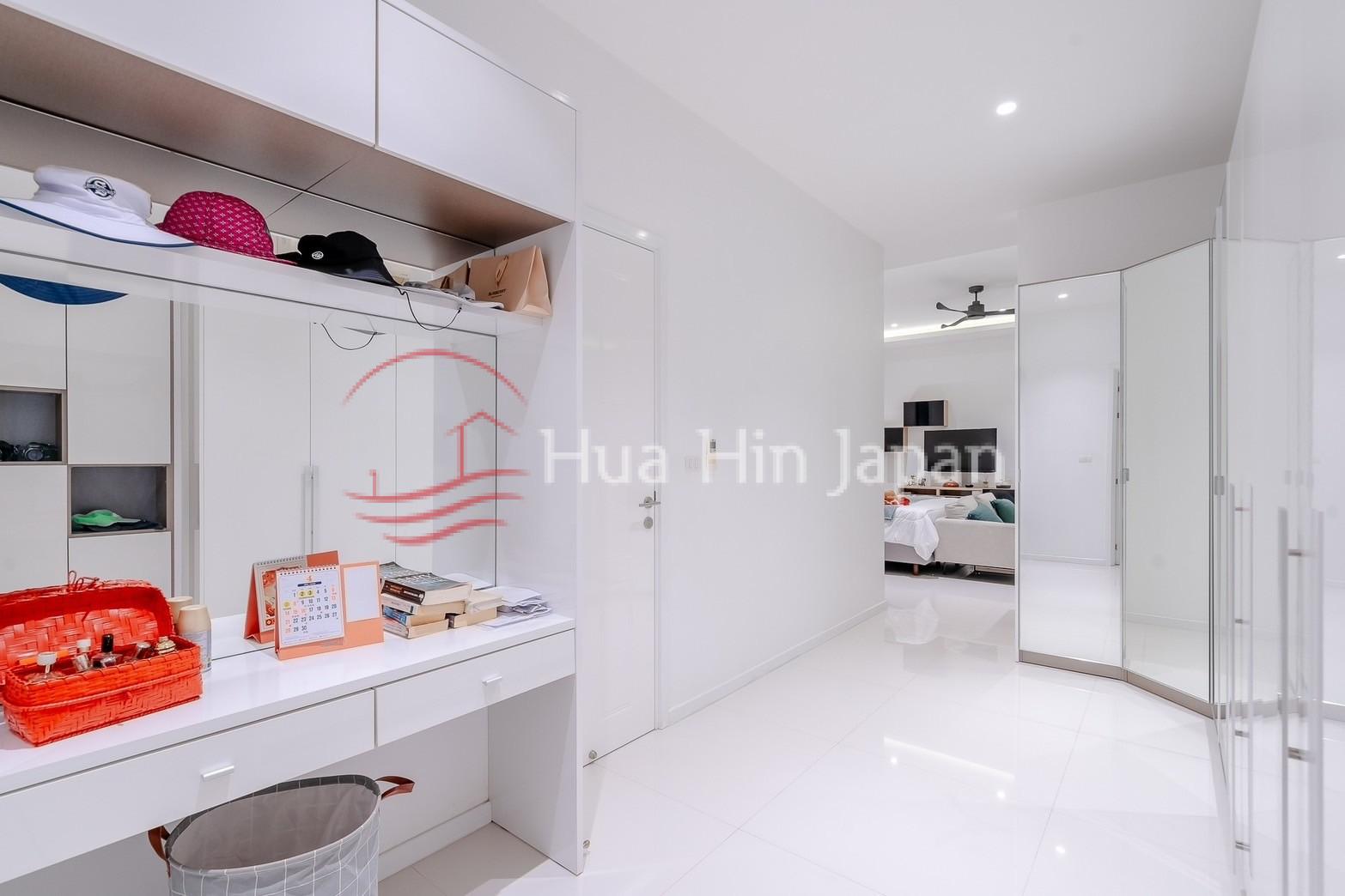 5 Bed 4 Bath Luxury Pool Villa