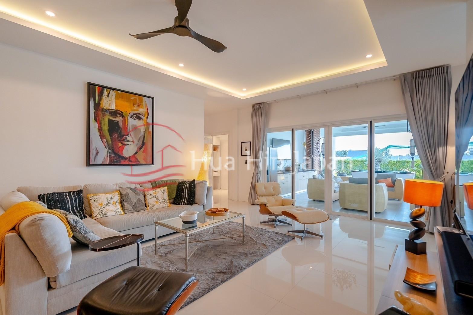5 Bed 4 Bath Luxury Pool Villa drwing room