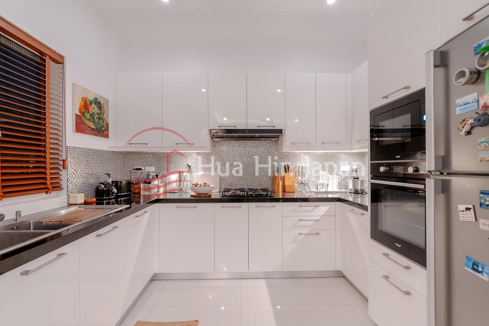 5 Bed 4 Bath Luxury Pool Villa kitchen
