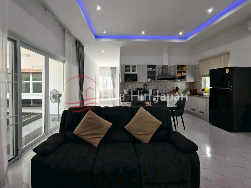 2 Bedroom House for Sale Between Hua Hin Soi 70 and 88, with Communal Pool - Hua Hin - photo 14