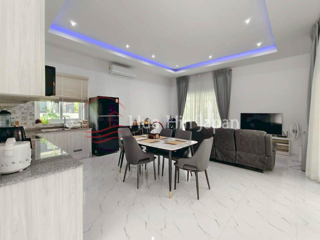 2 Bedroom House for Sale Between Hua Hin Soi 70 and 88, with Communal Pool