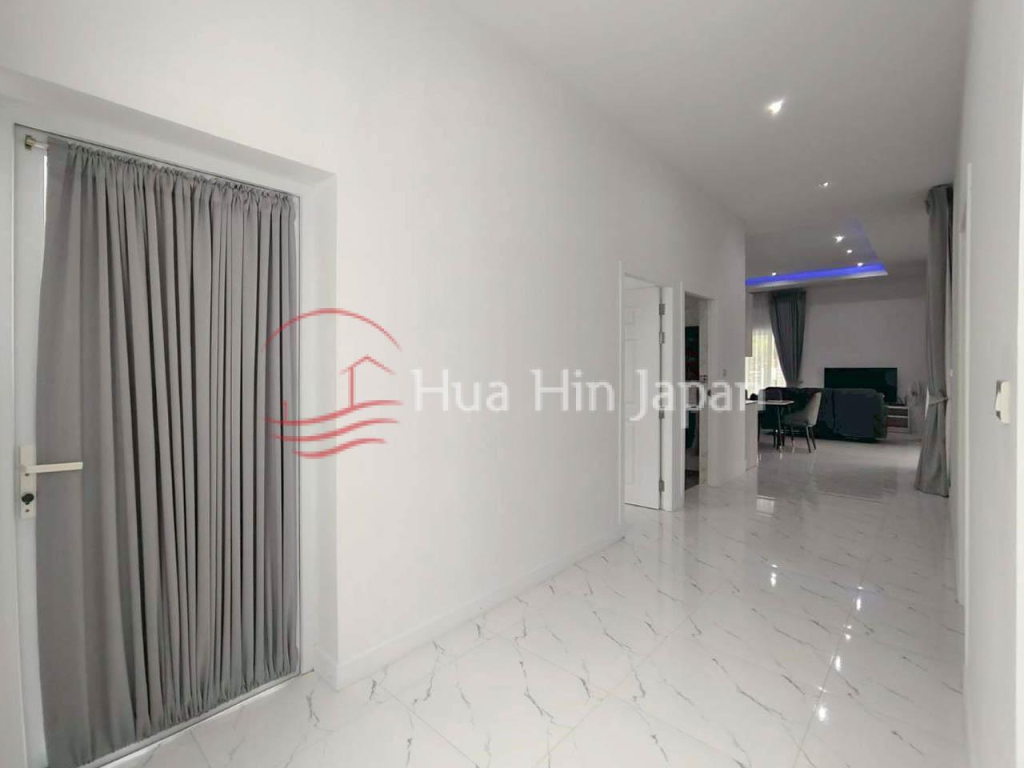 2 Bedroom House for Sale Between Hua Hin Soi 70 and 88, with Communal Pool - Hua Hin - photo 2