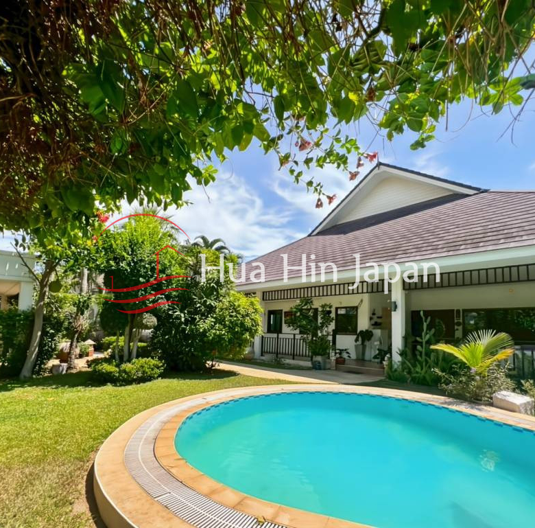 5 Bed 4 Bath Garden Estate swimming pool area