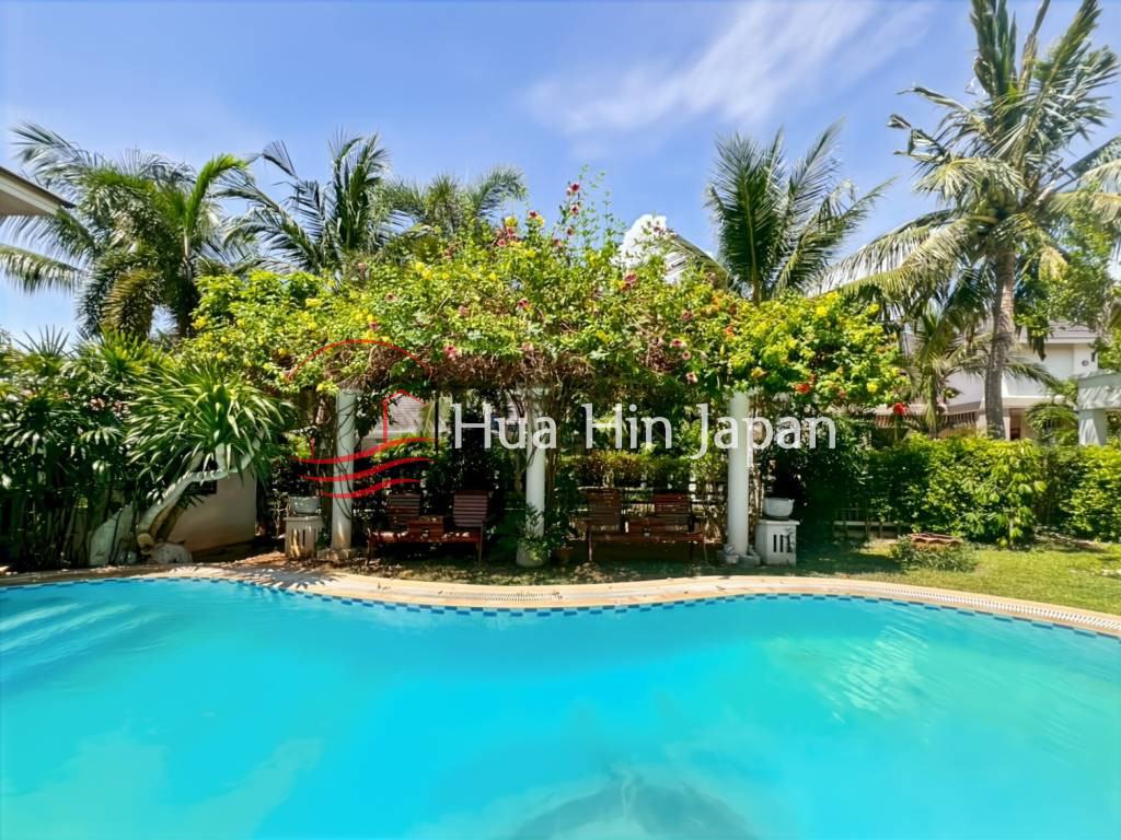 5 Bed 4 Bath Garden Estate swimming pool area and garden
