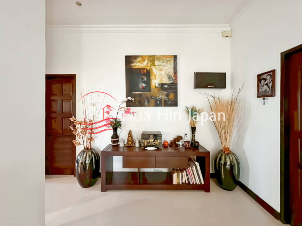 5 Bed 4 Bath Garden Estate draing area