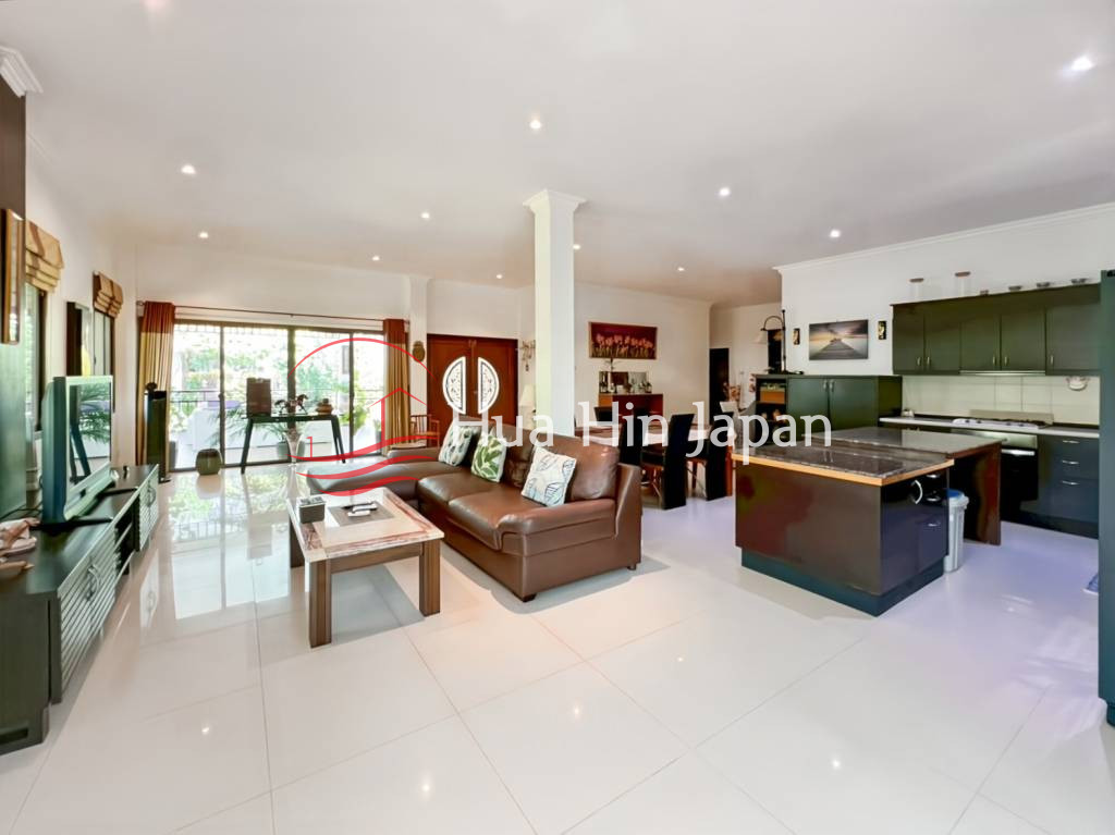 5 Bed 4 Bath Garden Estate kitchen, dining and draing area