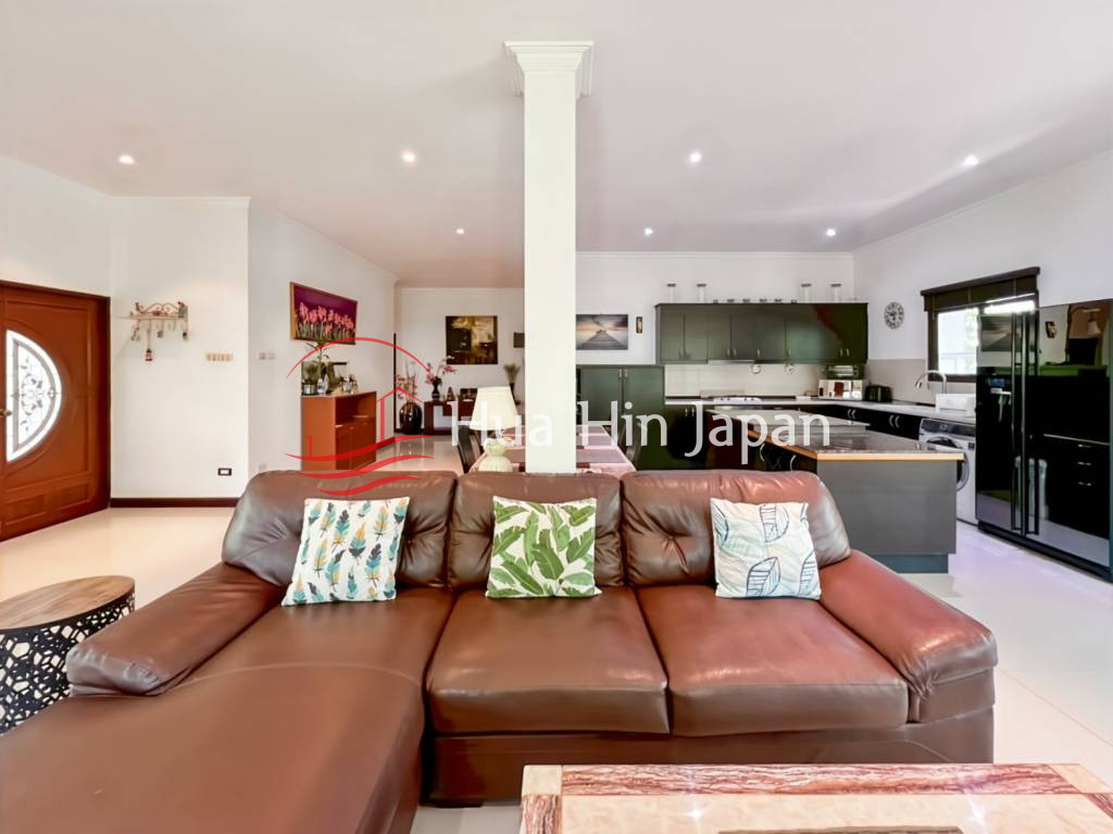 5 Bed 4 Bath Garden Estate kitchen, dining and draing area
