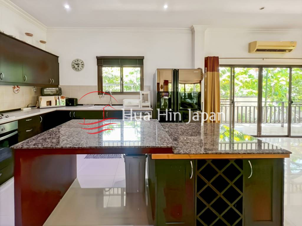 5 Bed 4 Bath Garden Estate kitchen area