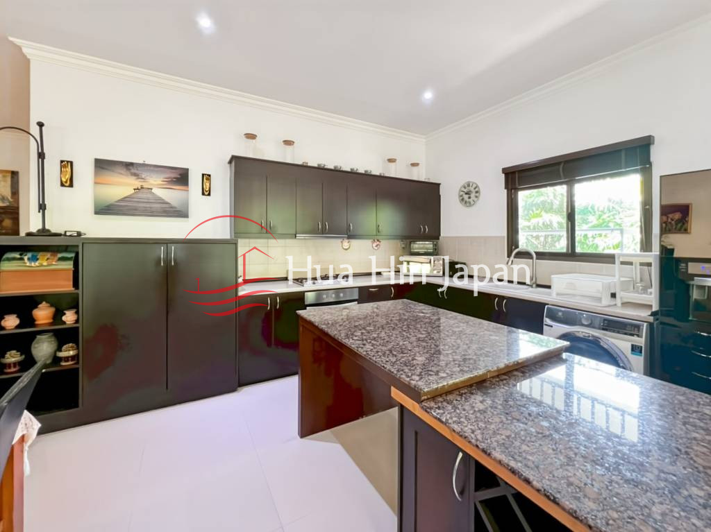 5 Bed 4 Bath Garden Estate kitchen area