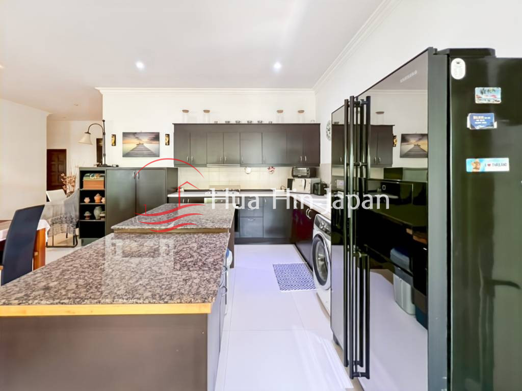 5 Bed 4 Bath Garden Estate kitchen area