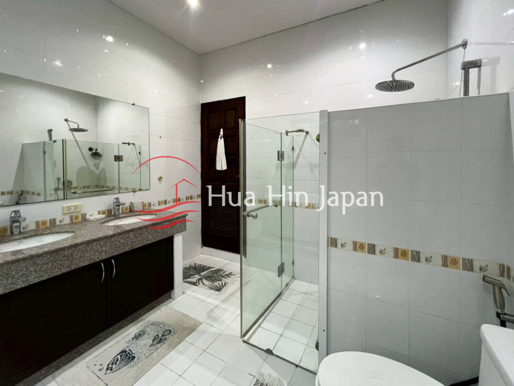 5 Bed 4 Bath Garden Estate bathroom