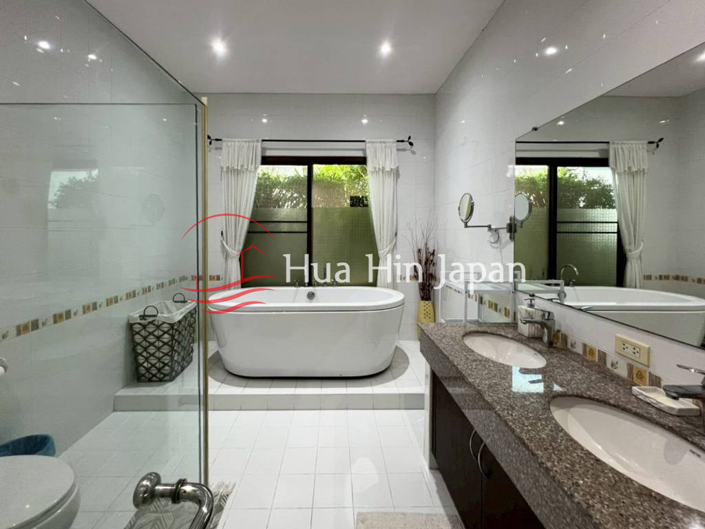 5 Bed 4 Bath Garden Estate bathroom