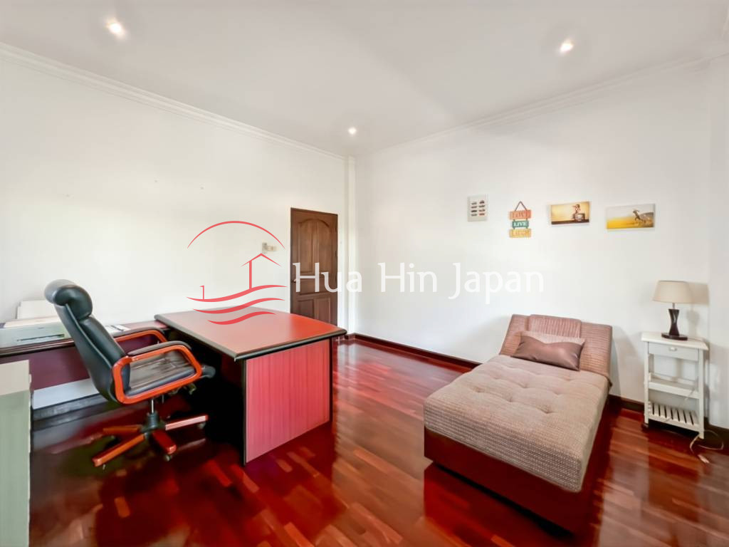 5 Bed 4 Bath Garden Estate home working area