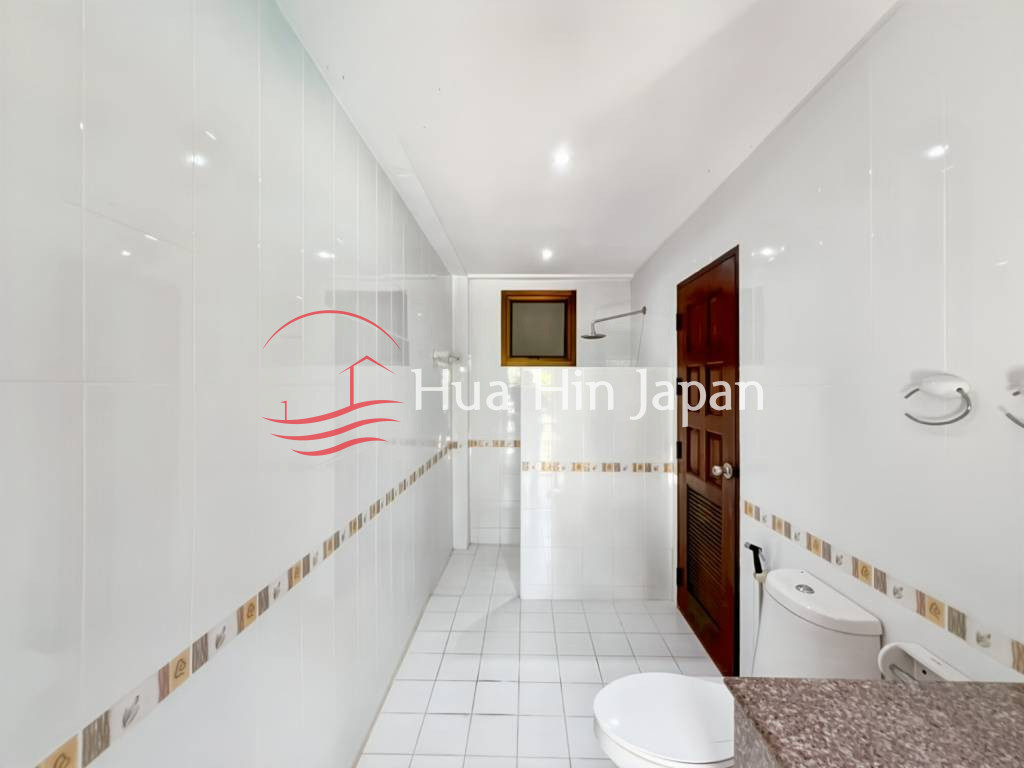 5 Bed 4 Bath Garden Estate bathroom