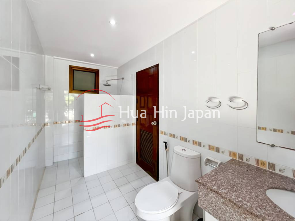 5 Bed 4 Bath Garden Estate bathroom