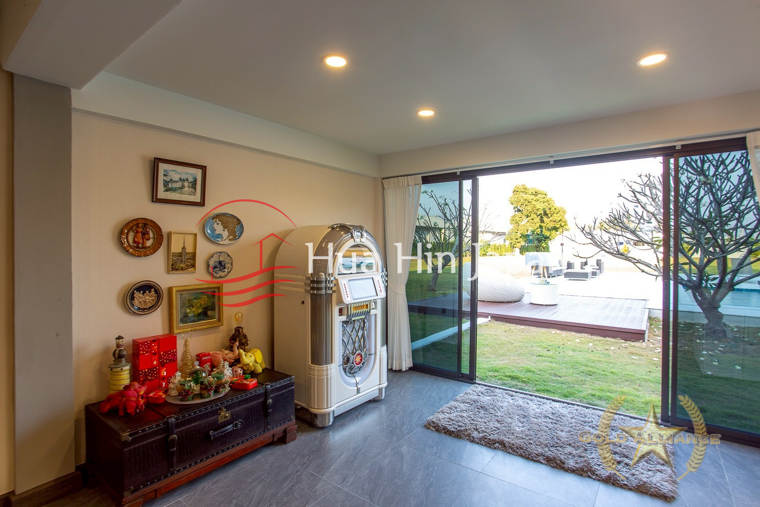 Stand Alone Two Story Luxury Private Villa on Expansive 4 Rais Land In Nong Khon, Hua Hin - Hua Hin - photo 11