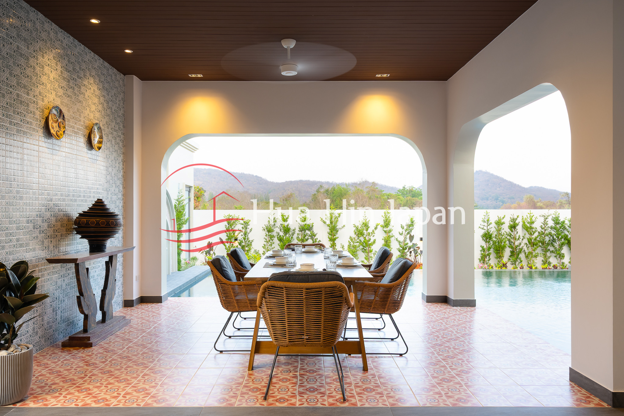 3-4 Bedroom Balinese Pool Villa dining area