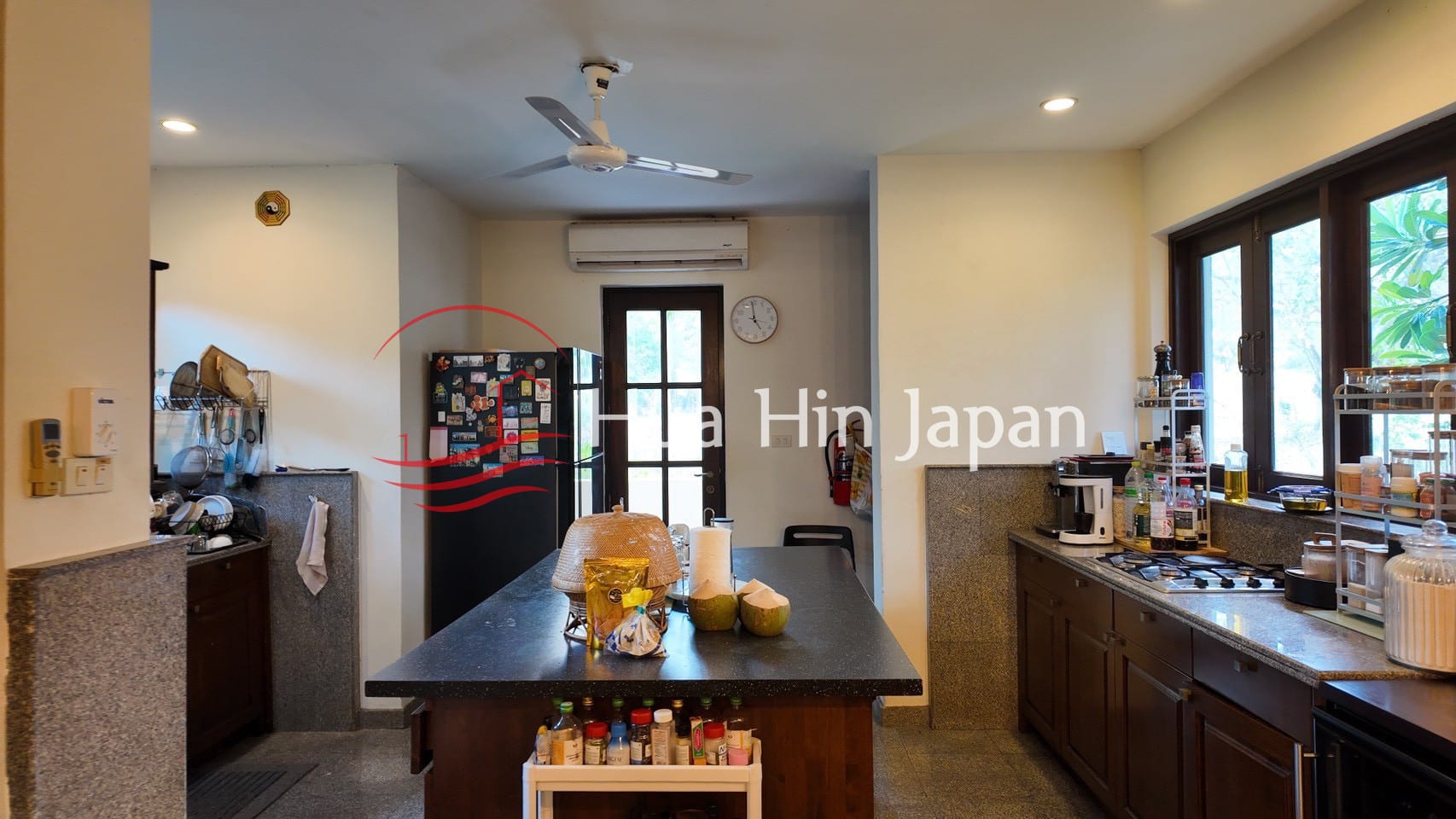 Exquisite Balinese Estate: 5-Bedroom Luxury Sanctuary in Hua Hin Soi 116 - Khao Takiab - photo 4