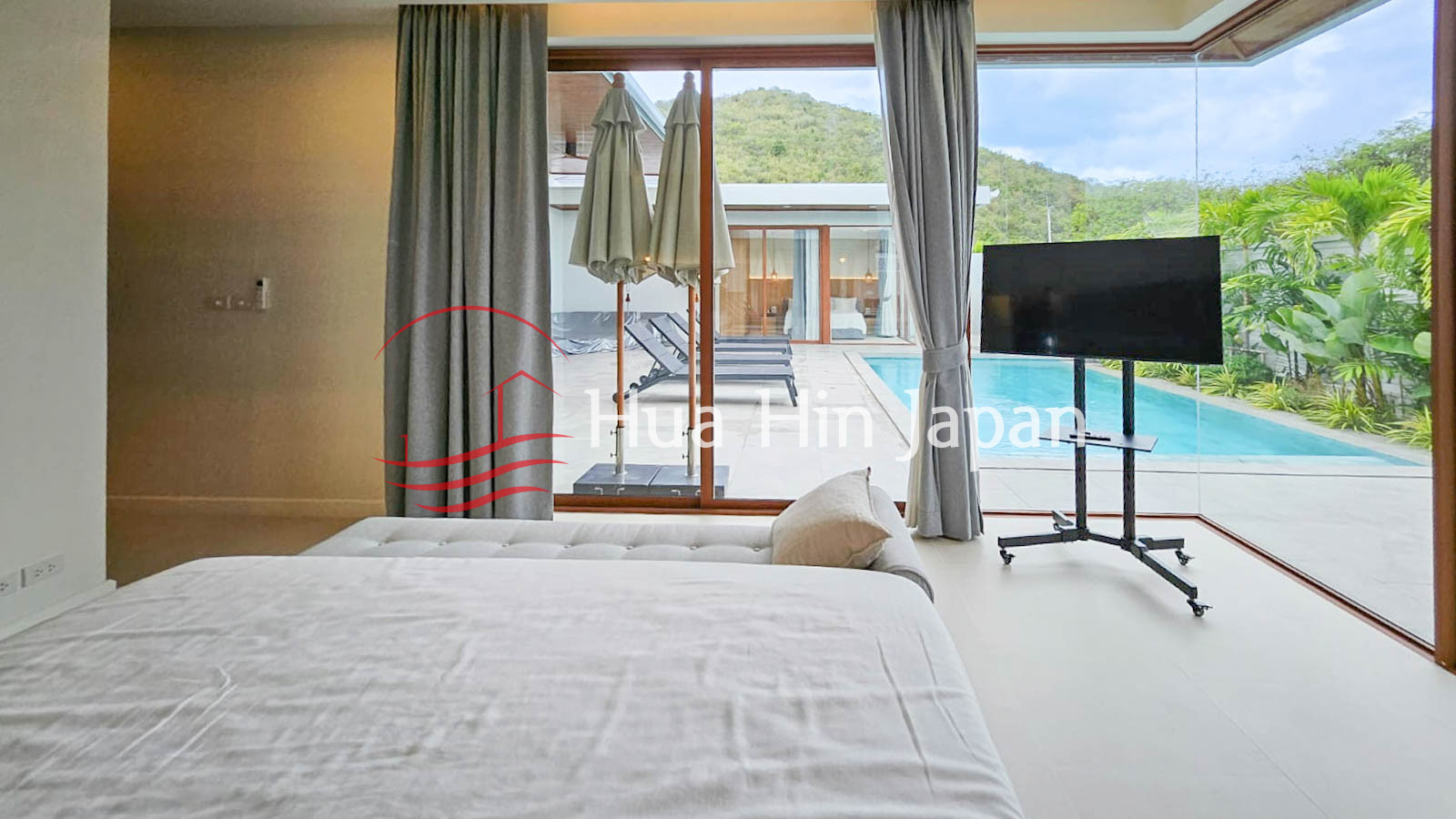 Luxury Resale 3 Bedrooms Villa at Popular La Felice 1, near Pineapple Valley Golf, Hua Hin - Hua Hin - photo 11