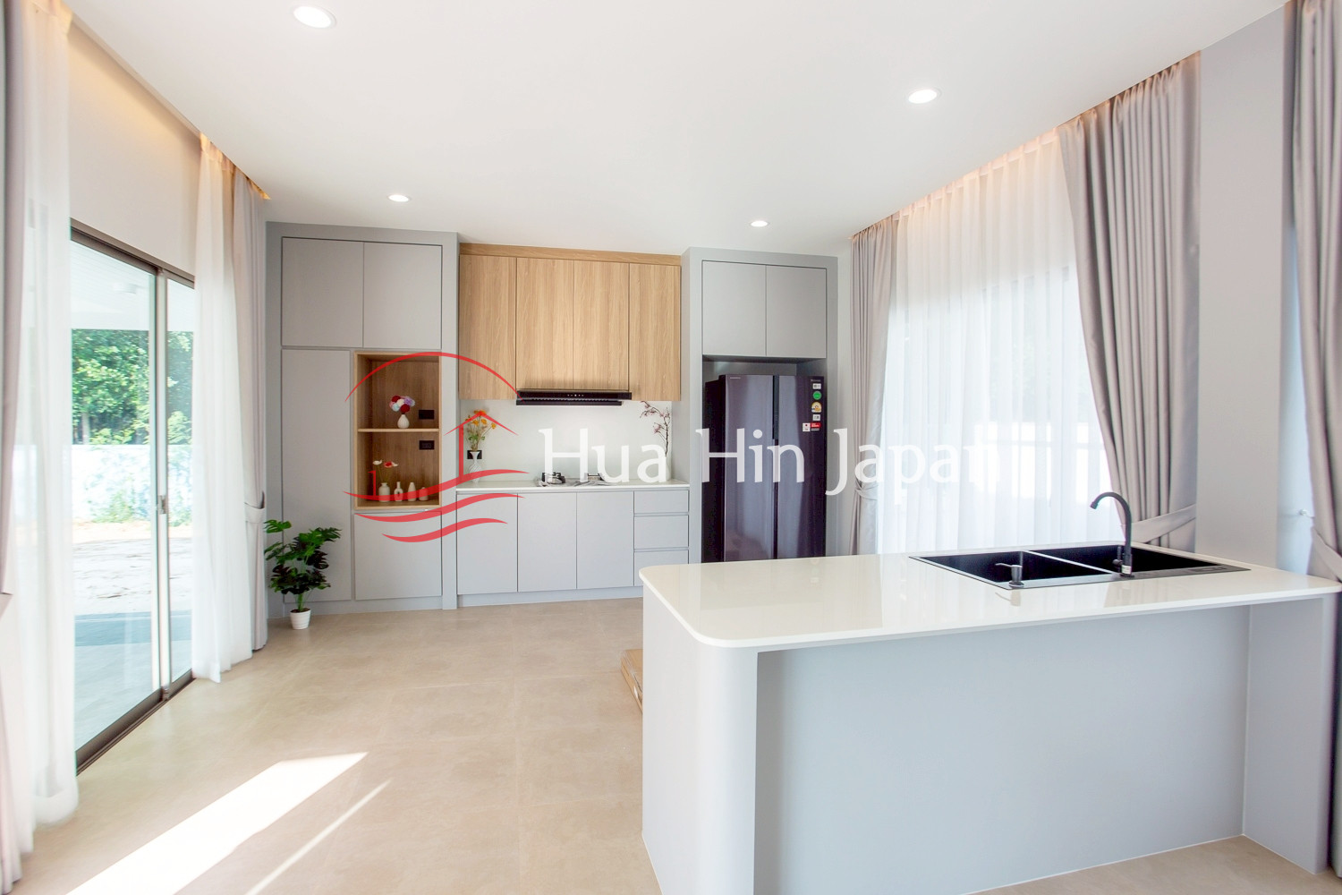 3-Bed 4-Bath Private House for Rent in Soi 70 Near Black Mountain - Hin Lek Fai - photo 10