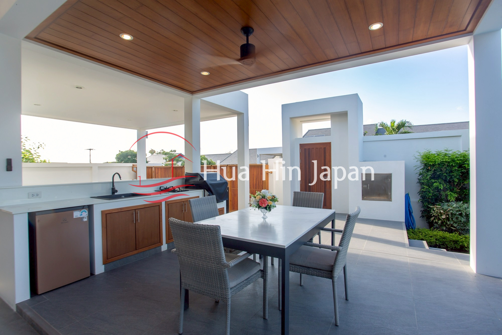 Luxury 3 Bedroom Pool Villa outside