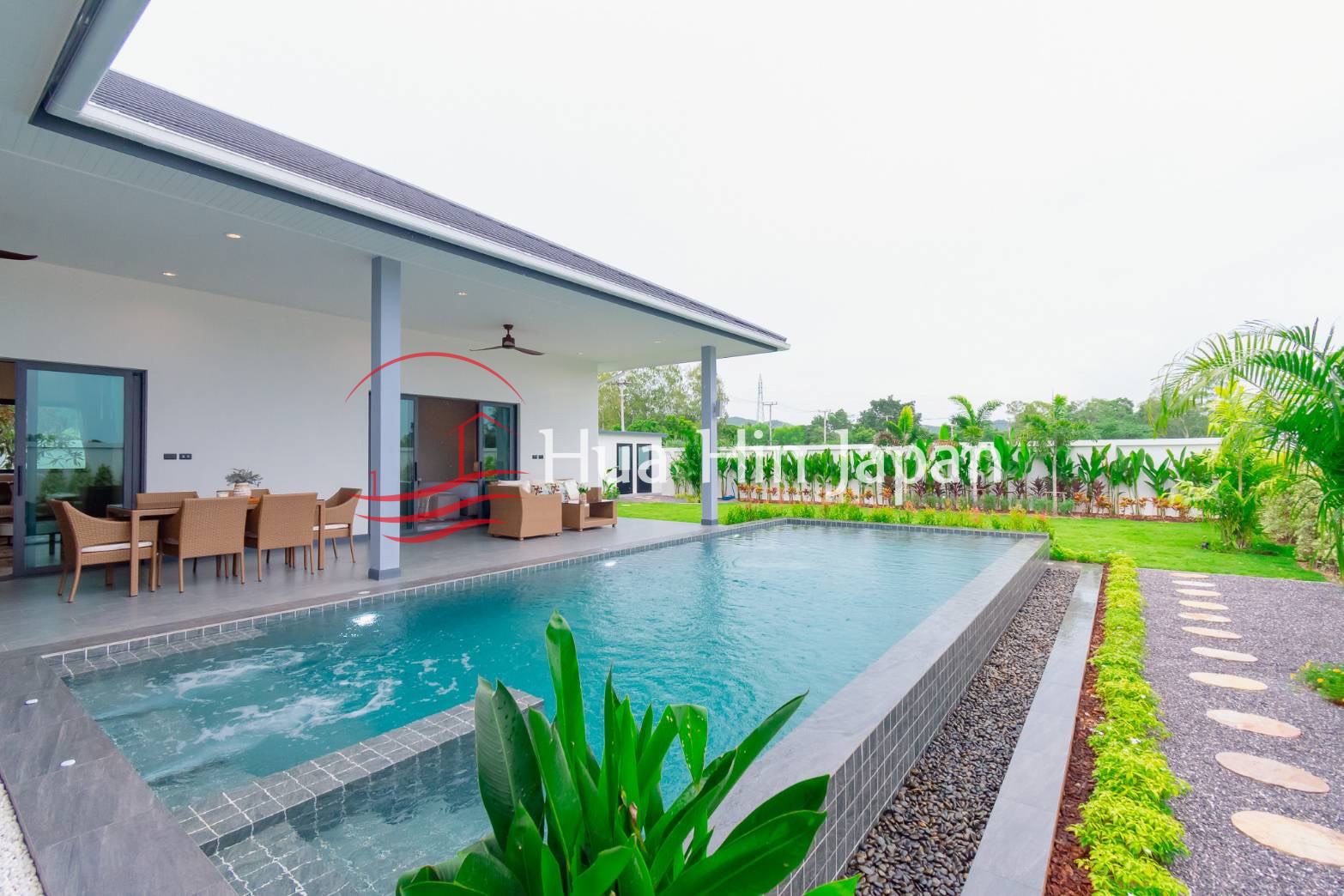 Luxury 3 Bedroom Pool Villa in Soi 112 front swimming pool