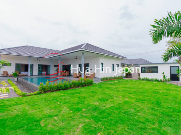 Luxury 3 Bedroom Pool Villa in Soi 112 front