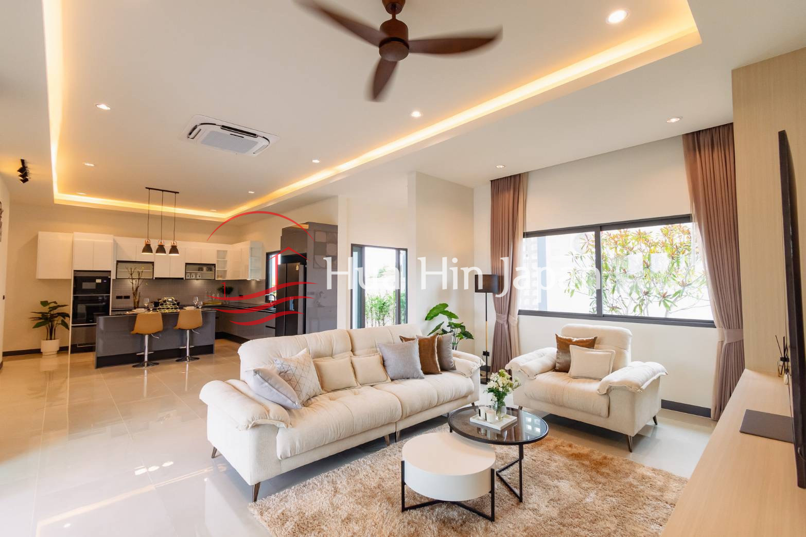 Luxury 3 Bedroom Pool Villa in Soi 112 kitchen area and drawing area