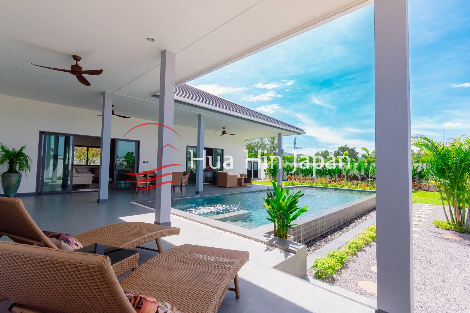 Luxury 3 Bedroom Pool Villa in Soi 112 front swimming pool
