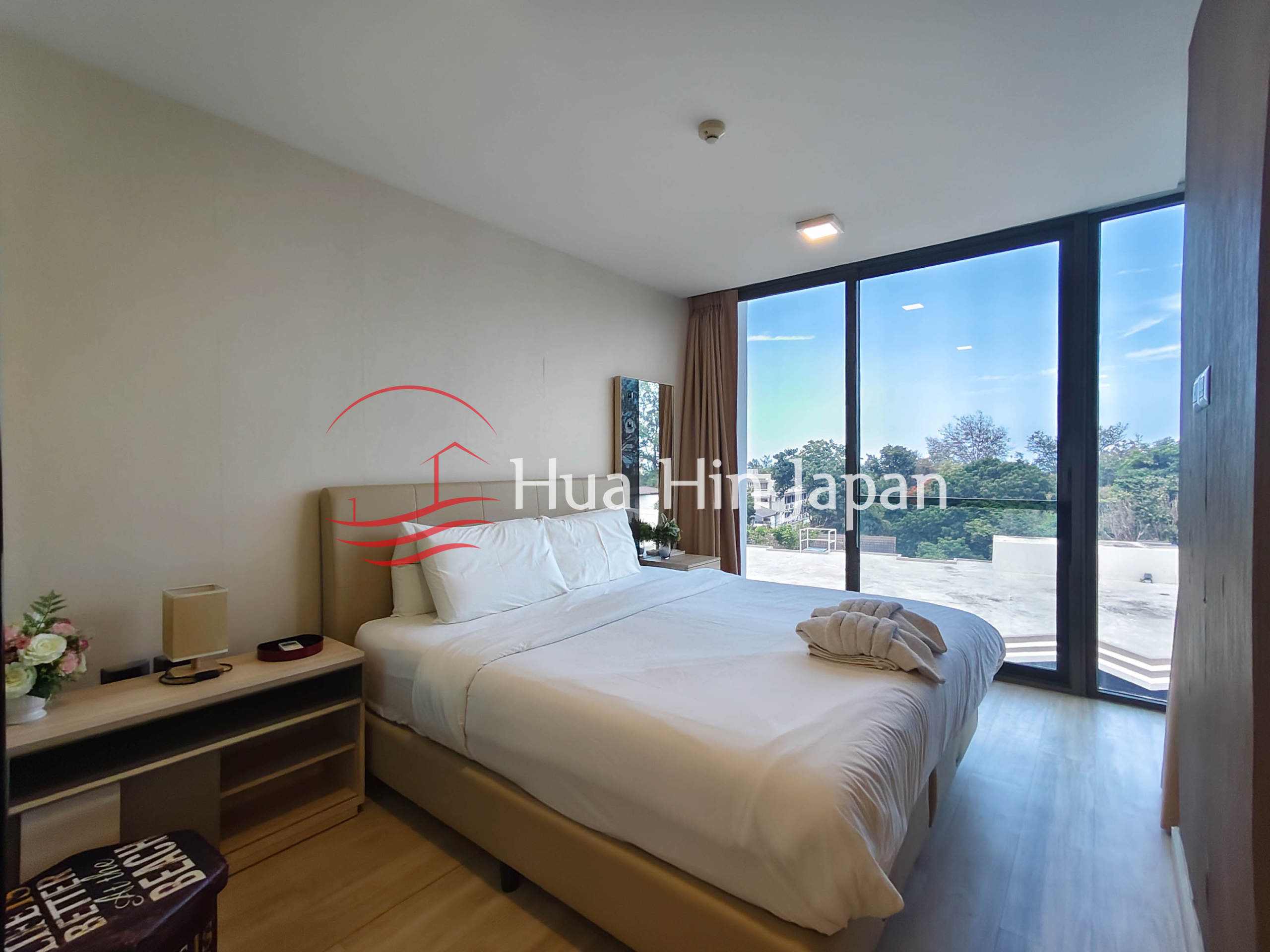 1 Bedroom Pool View condo bedroom