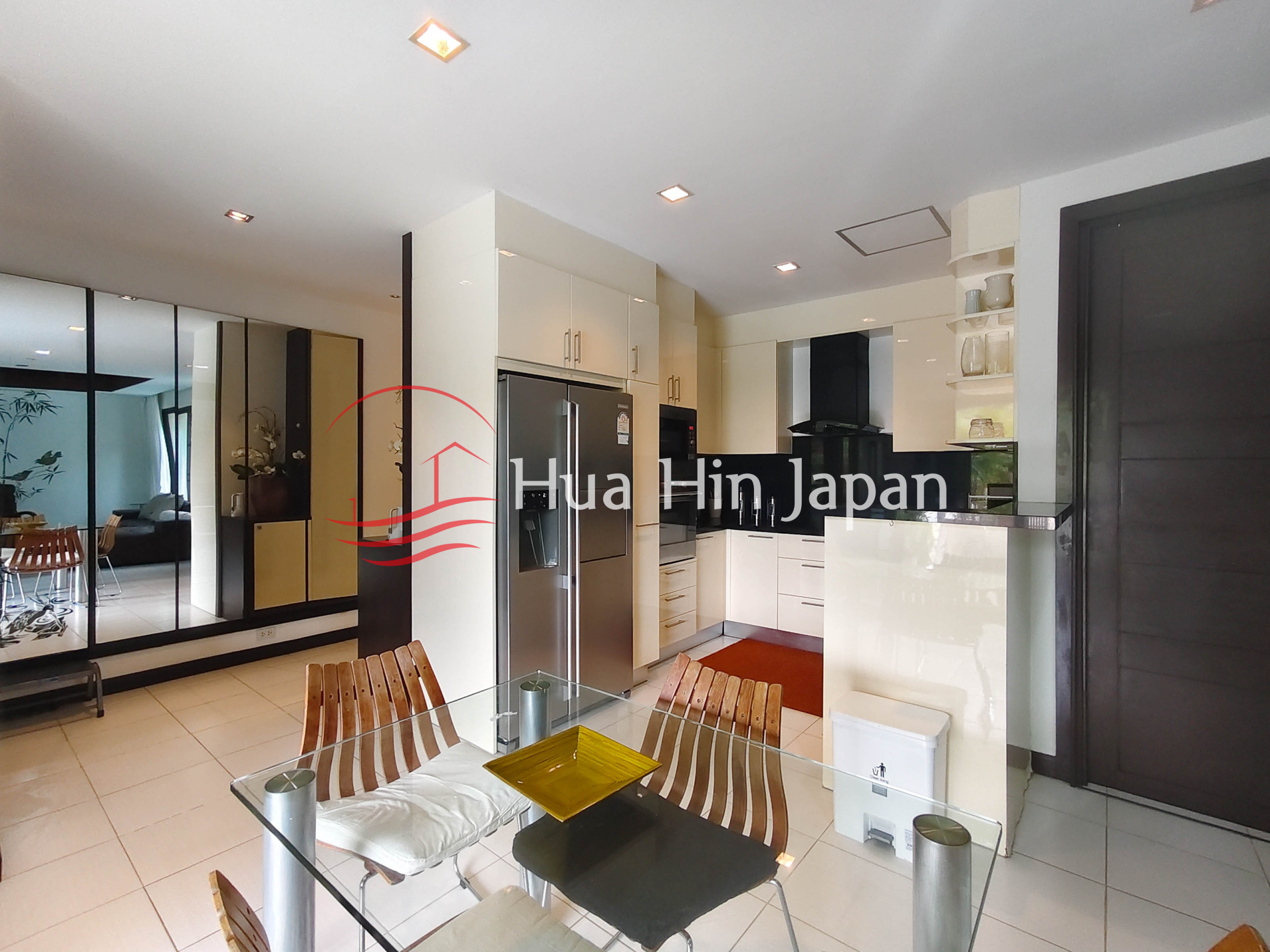 Panorama 2 Bedrooms Pool Villa dining area
