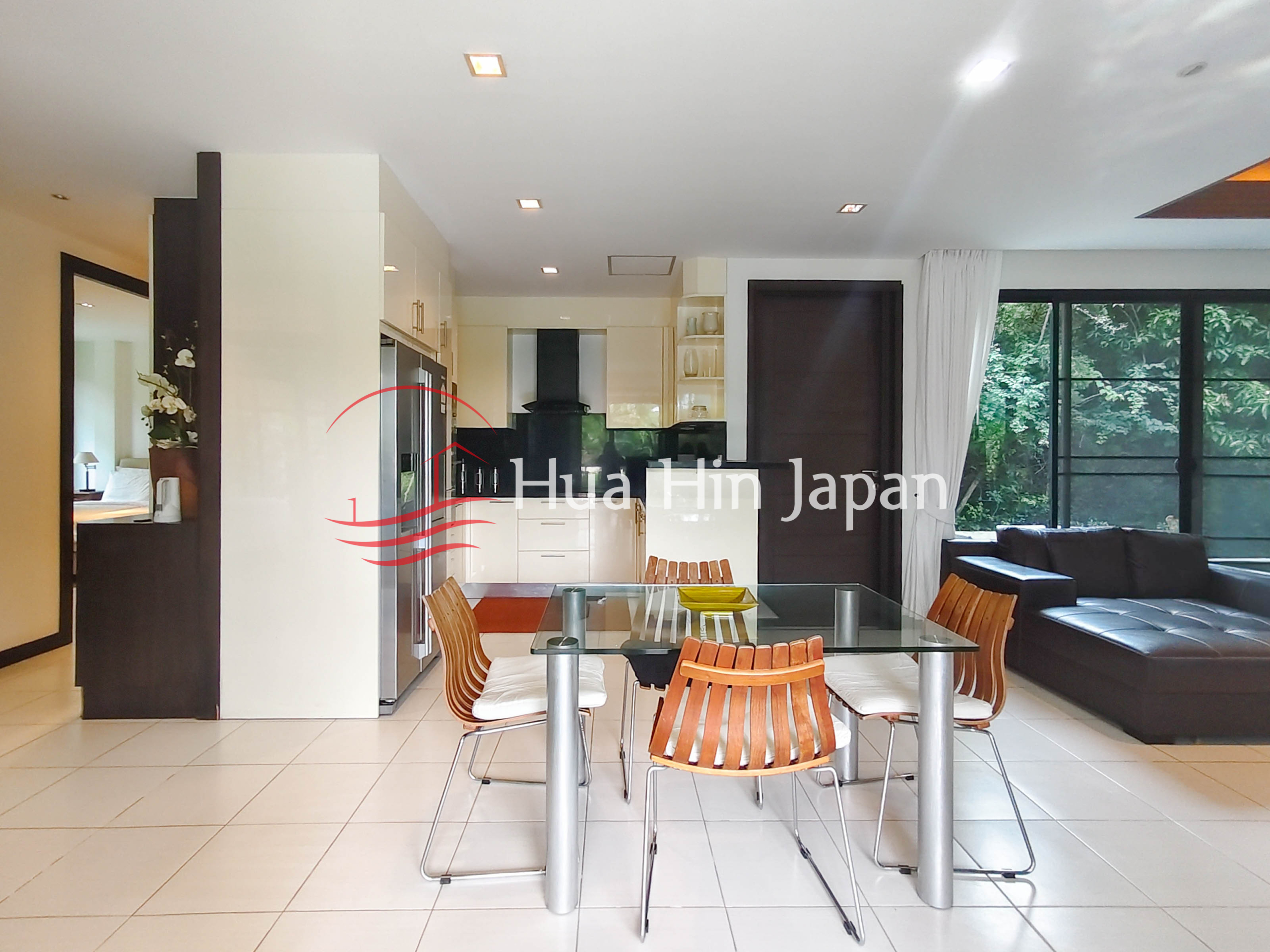 Panorama 2 Bedrooms Pool Villa dining area
