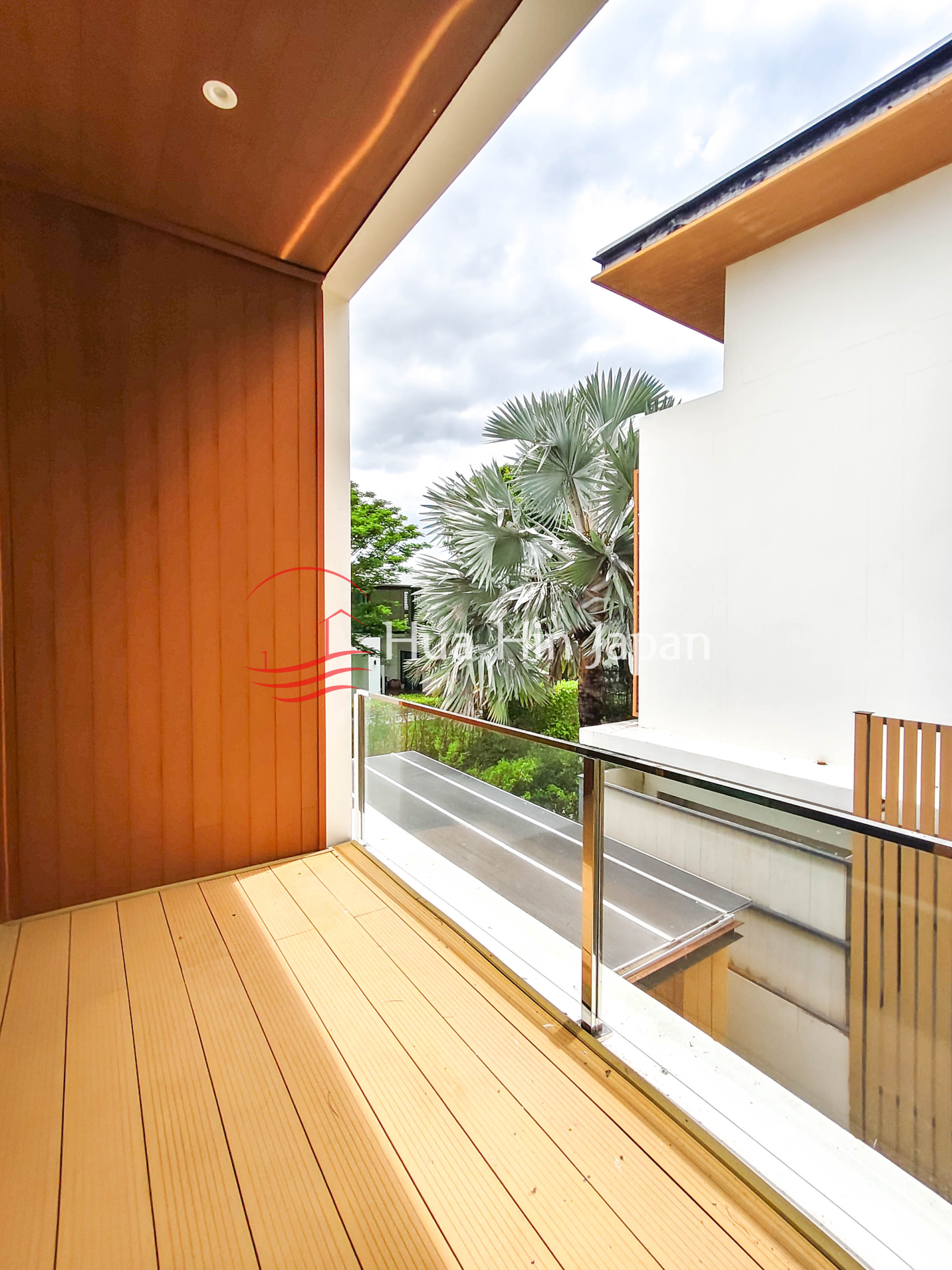 2-Storey 3BR Pool Villa balcony