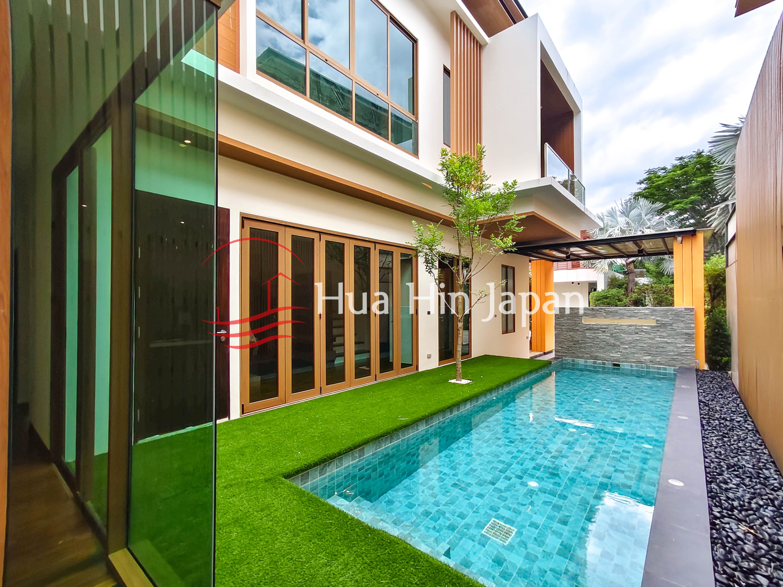 2-Storey 3BR Pool Villa swimming pool area