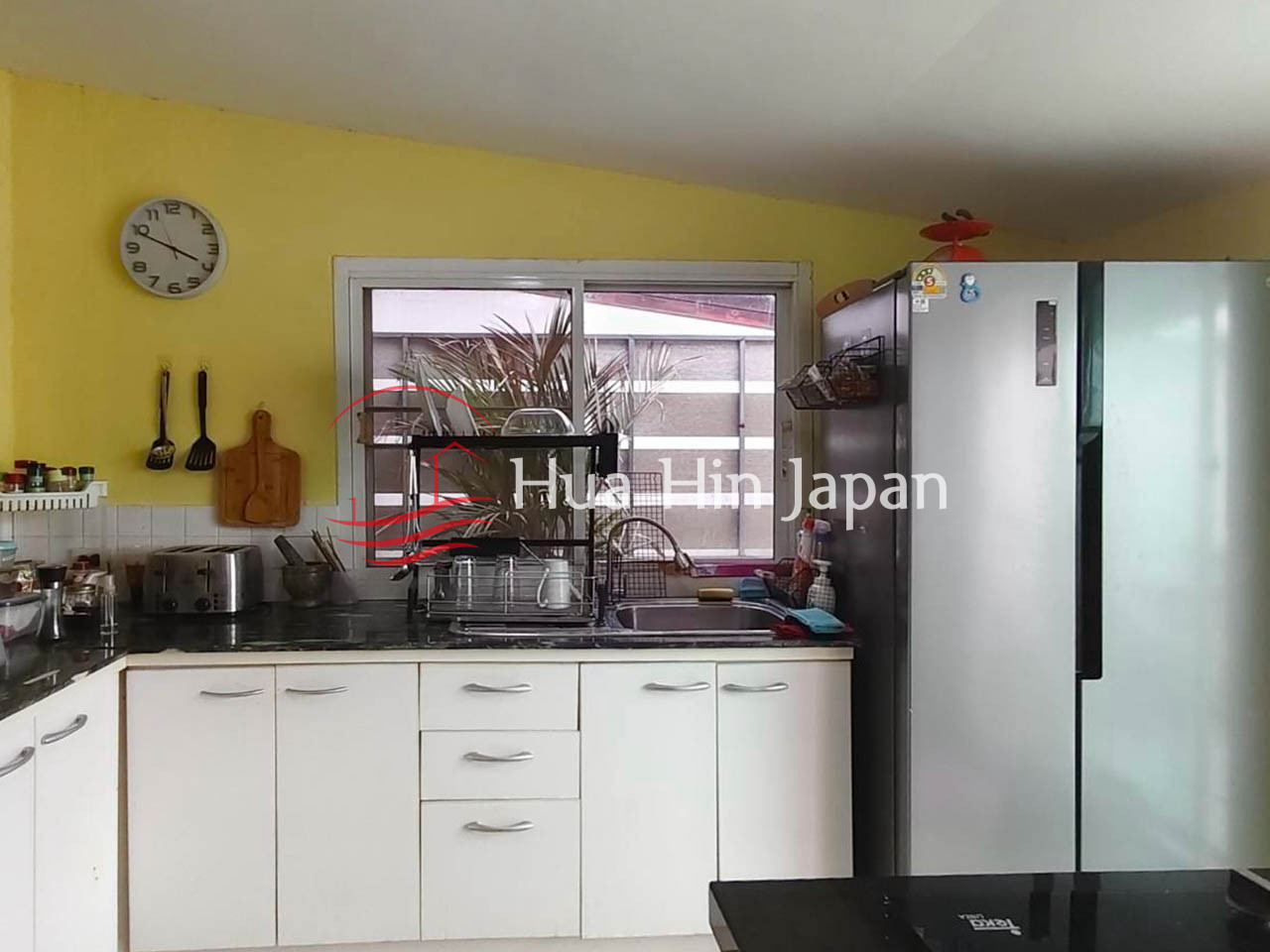 2 Bedrooms House kitchen