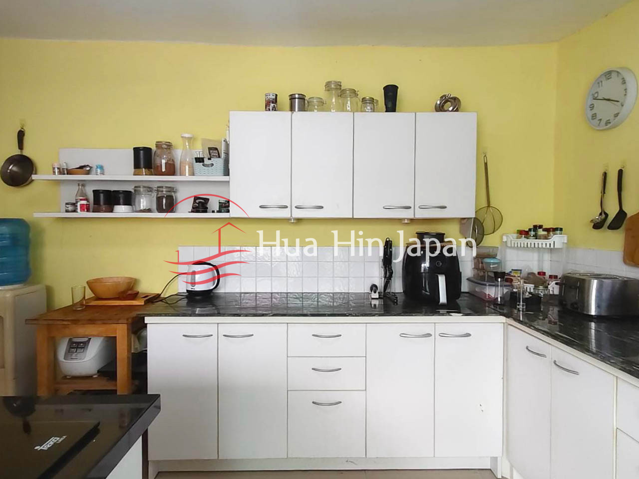 2 Bedrooms House kitchen