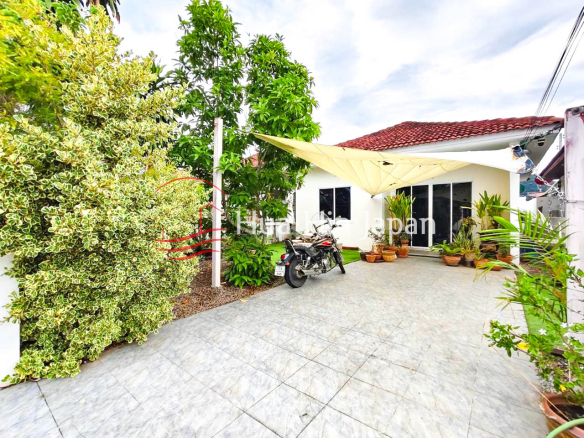 2 Bedrooms House front area