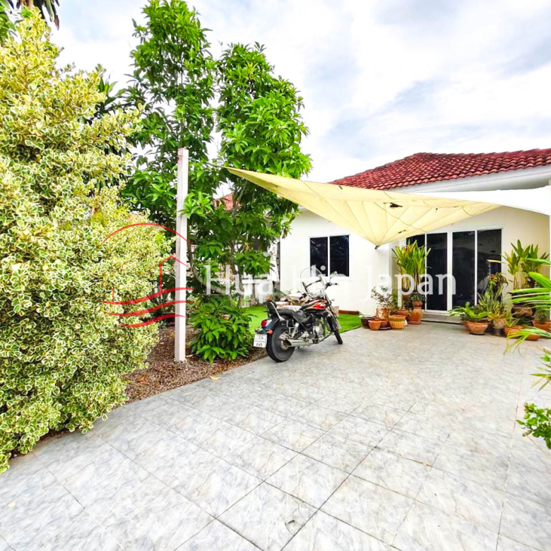 2 Bedrooms House front area