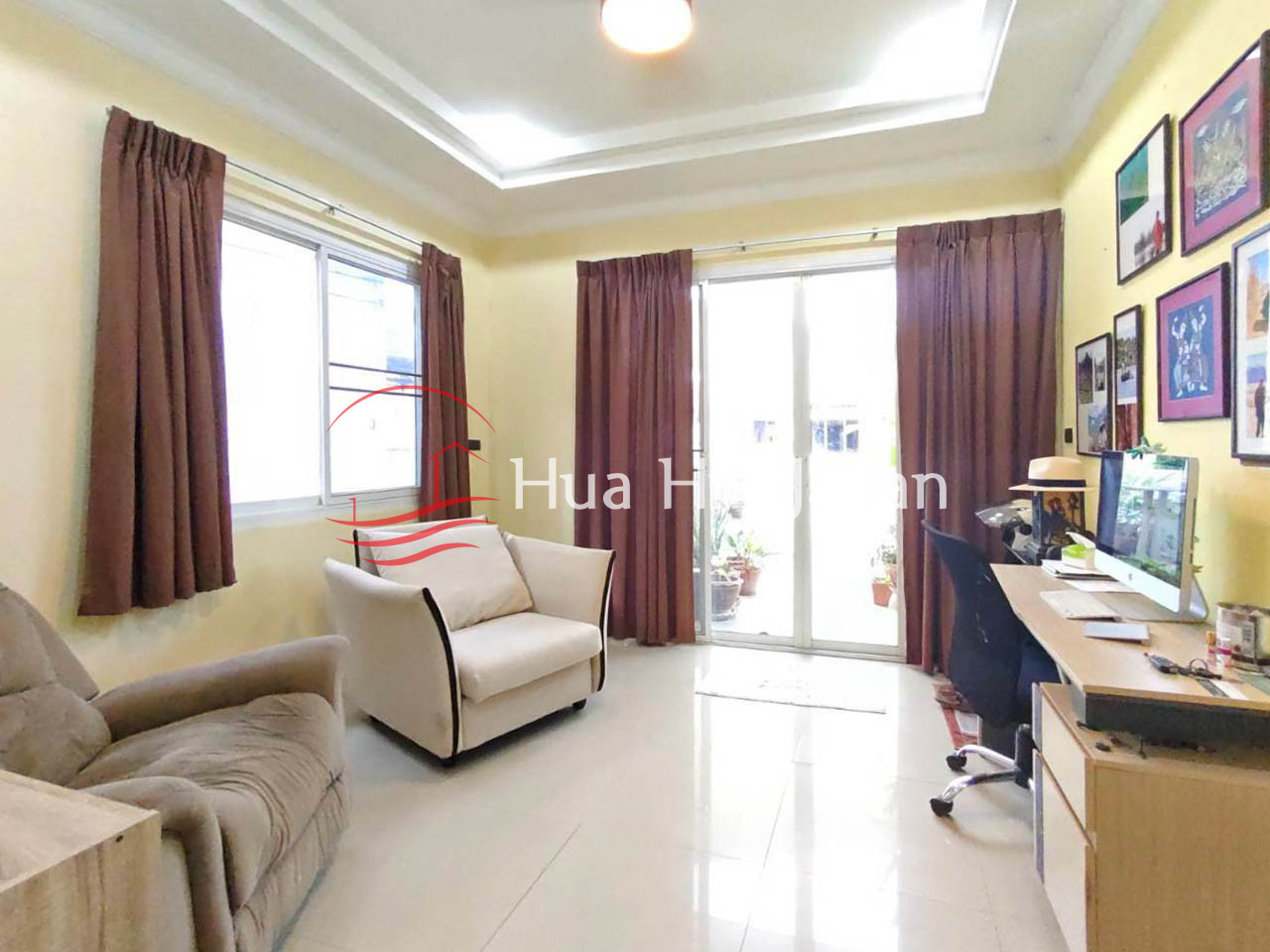 2 Bedrooms House drawing room
