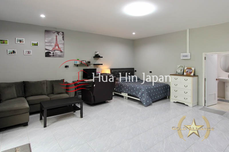 5 Bedroom Pool Villa drawing and bed area