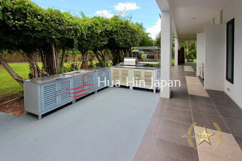 5 Bedroom Pool Villa out area