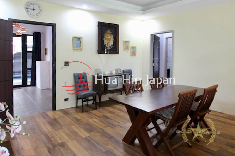 5 Bedroom Pool Villa dining area