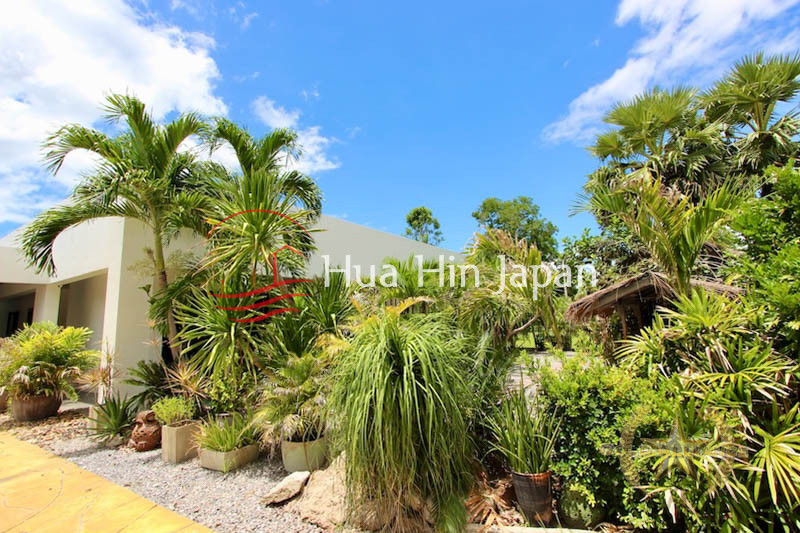 5 Bedroom Pool Villa garden area