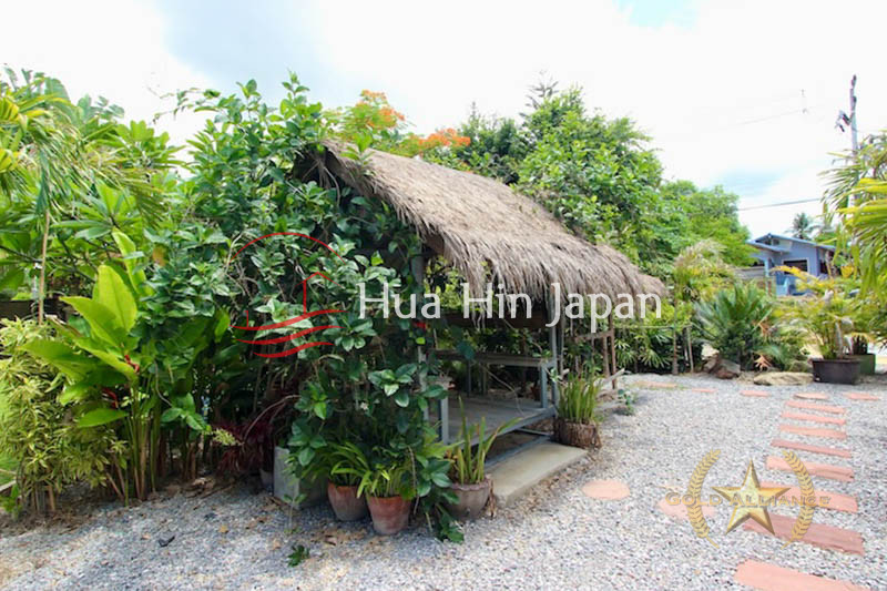 5 Bedroom Pool Villa out side garden area