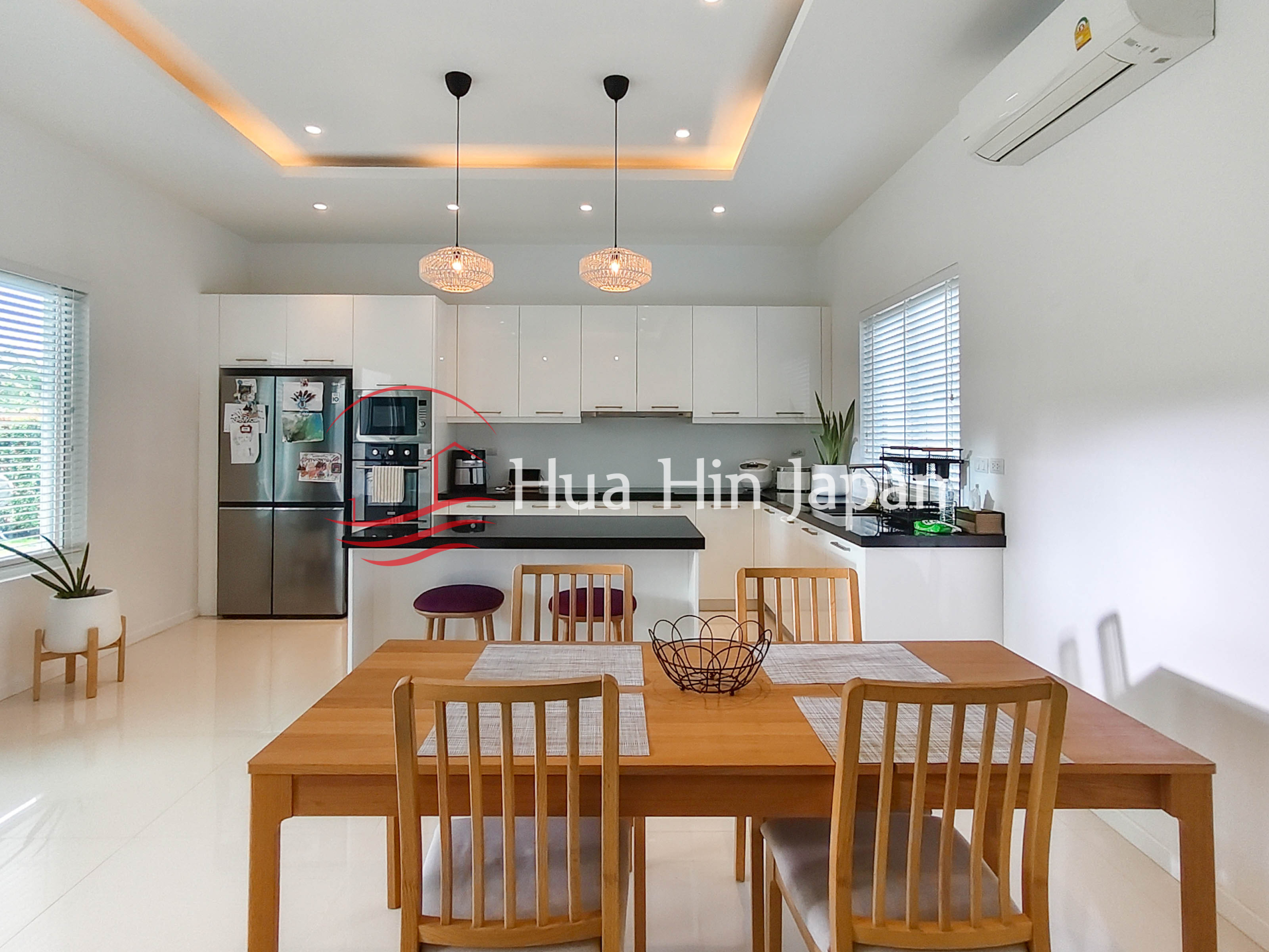3BR Pool Villa beautifull kitchen and dining area